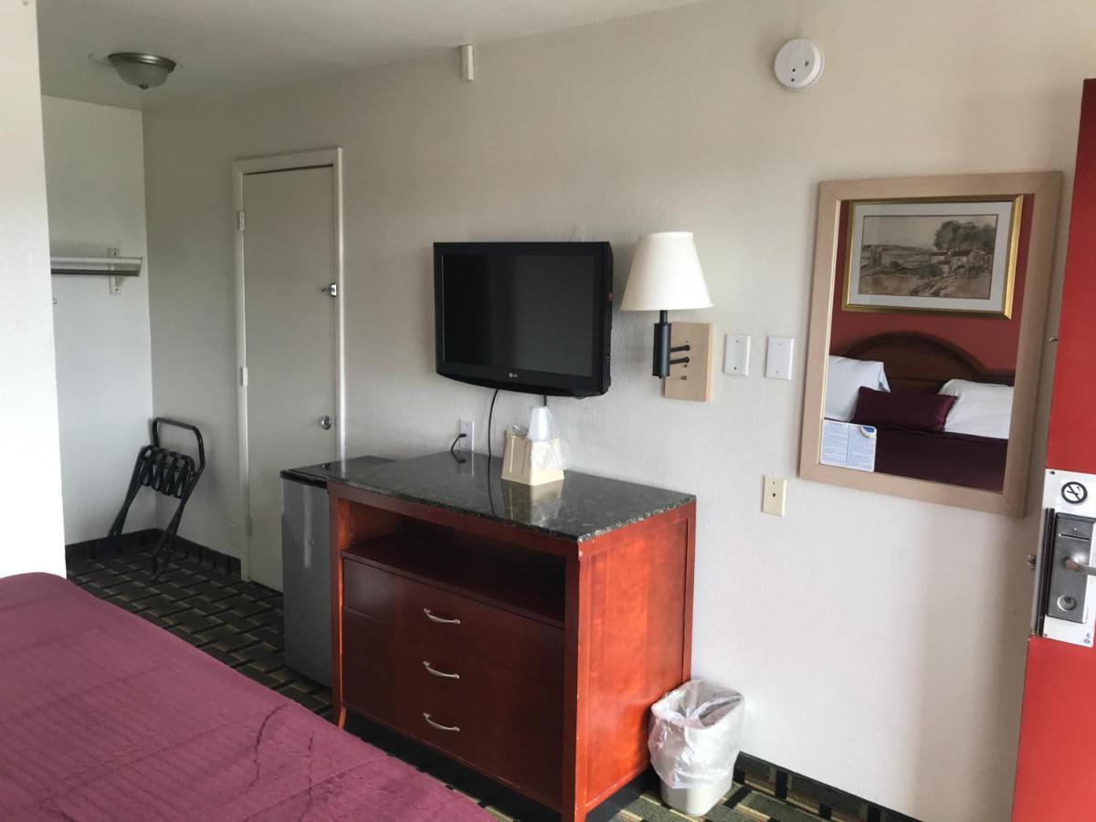 Travel Inn Гринсборо Экстерьер фото